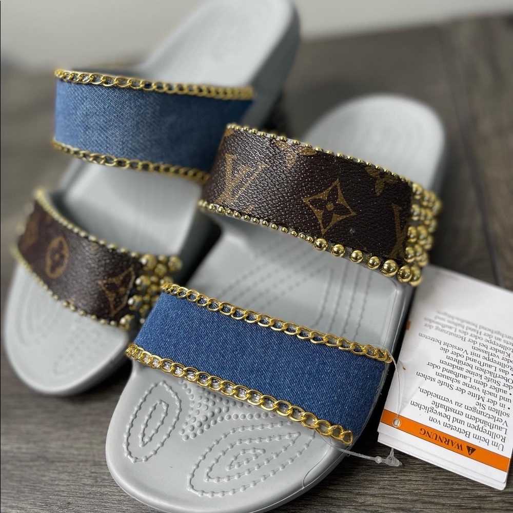 Custom crocs in gray color with luxury patches and gold rhinestone and chains.